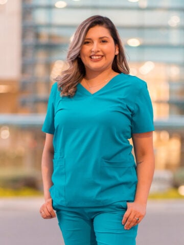 Women's Fitted Two Pocket Scrub Top