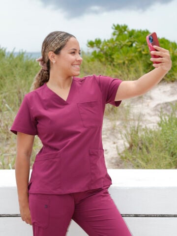Women's Fitted Six Pocket Scrub Top