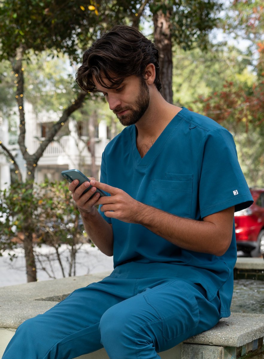 SJ501-Fit-4-All-One-Pocket-Scrub-Top-Lifestyle-Caribbean-01